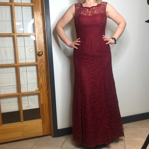 „Host pick“ Dessy Collection Bridesmaids Dress - Picture 4 of 10